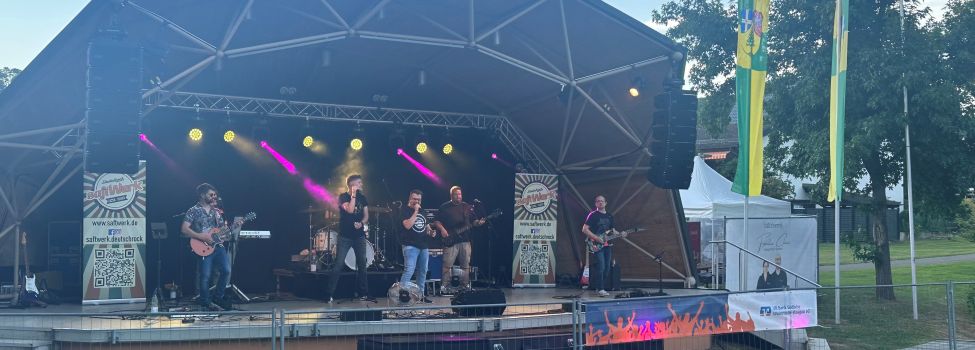 Dahn Feiert in der Muschel im Kurpark mit der Band "Saftwerk" - Foto: Annkatrin Ziegler Dahn Feiert in der Muschel im Kurpark mit der Band "Saftwerk" - Foto: Annkatrin Ziegler