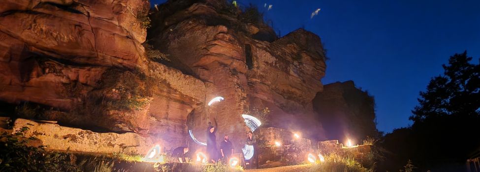 Feuershow der Gruppe "Armati Equites" auf Burg Alt-Dahn_Foto Anette Lang