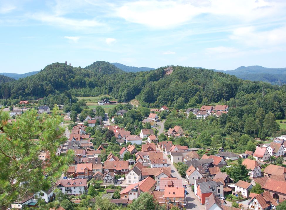 Blick vom Hahnfels auf Erfweiler - Foto: Jacques Noll
