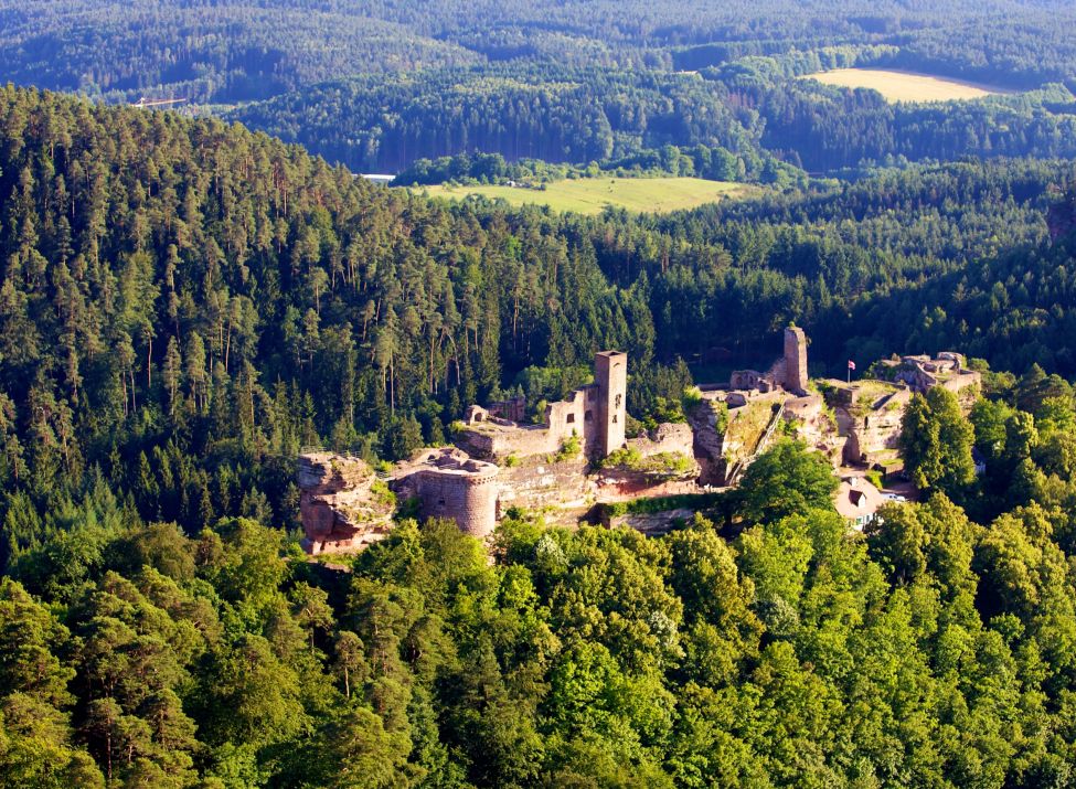 Burgenmassiv Alt- Dahn - Foto: Kurt Groß